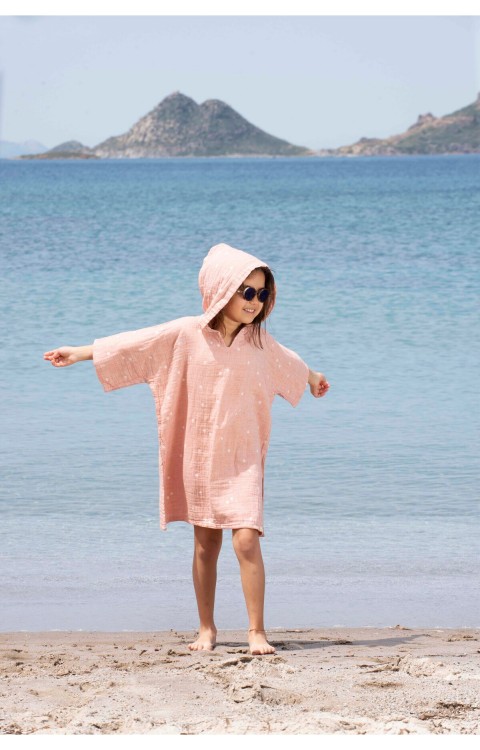 Pembe Müslin Panço Çocuk Plaj Elbisesi, hafif ve rahat yaz kıyafeti ( kiremit kırmızısı puantiyeli) Pembe Müslin Panço Çocuk Plaj Elbisesi, hafif ve rahat yaz kıyafeti ( kiremit kırmızısı puantiyeli)